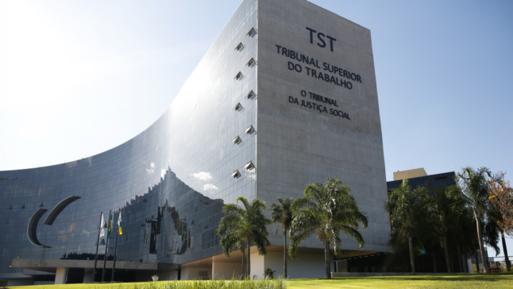 empresa-condenada-expor-empregados-acao-trabalhista